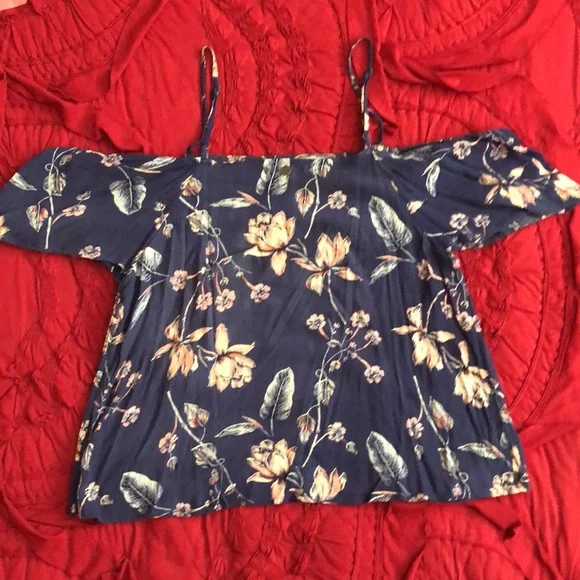Billabong Off-the-Shoulder Top🌺 - Picture 4 of 7